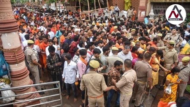 Barabanki Temple Tragedy: Live Electric Wire Falls on Crowd, Causes Stampede – Two Dead, 47 Injured