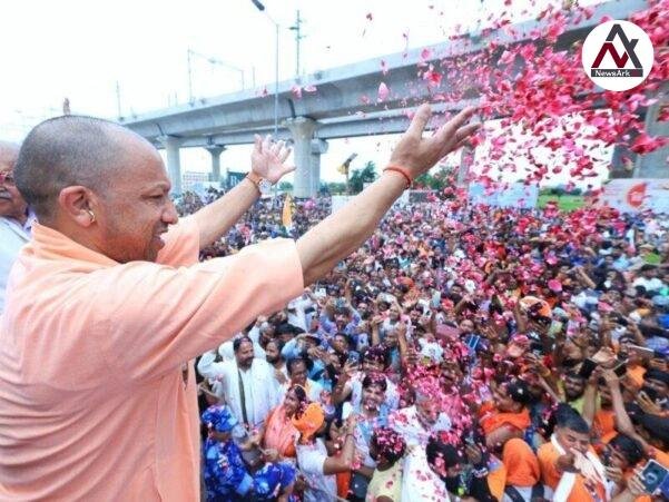 CM Yogi Showers Flowers on Kanwariyas in Meerut