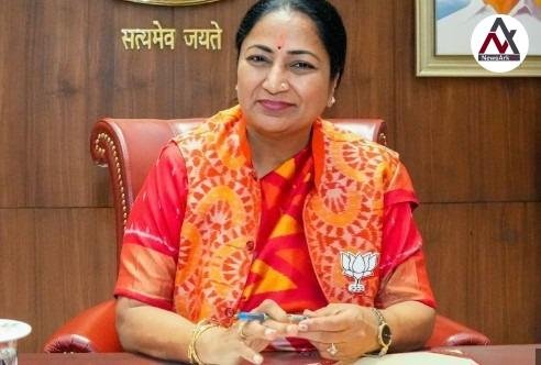 Delhi CM Rekha Gupta Attacked During Public Hearing