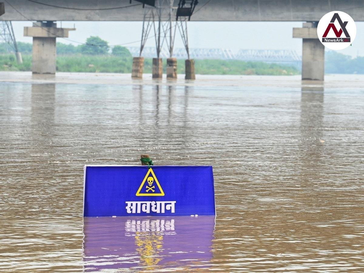 Flood Alert in Delhi: Hathini Kund Barrage Opens 18 Gates as Yamuna Water Level Rises