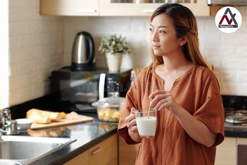 Hot Milk Drink for Better Sleep: A Natural Recipe Recommended by Nutritionists