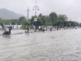 Mumbai Rains 2025: Heavy Rainfall Brings City to Standstill, Schools Closed and Offices Shut