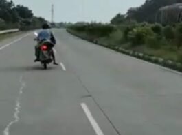Wife Dies in Highway Accident, Husband Carries Body on Bike for 80 Kilometers in Nagpur