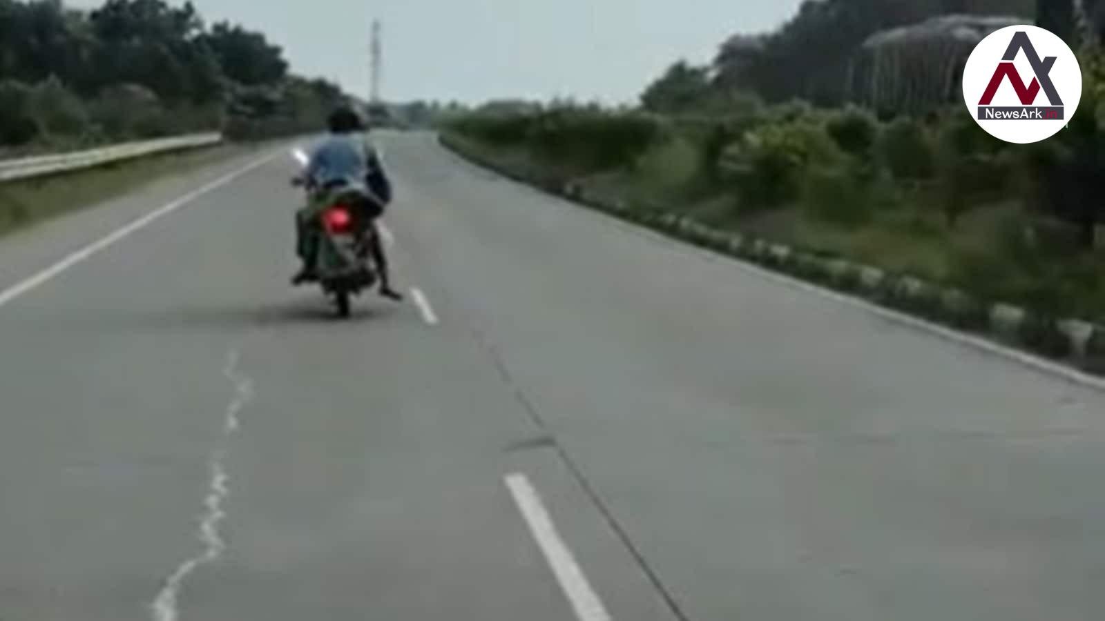 Wife Dies in Highway Accident, Husband Carries Body on Bike for 80 Kilometers in Nagpur