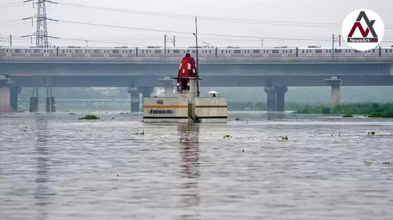 Yamuna River Near Danger Mark in Agra, Flood Threat to Several Villages